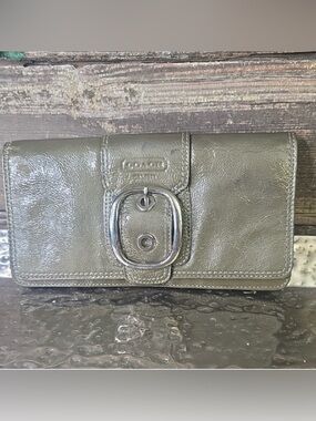 Coach Bleecker Patent Leather Lg Buckle Wristlet Wallet